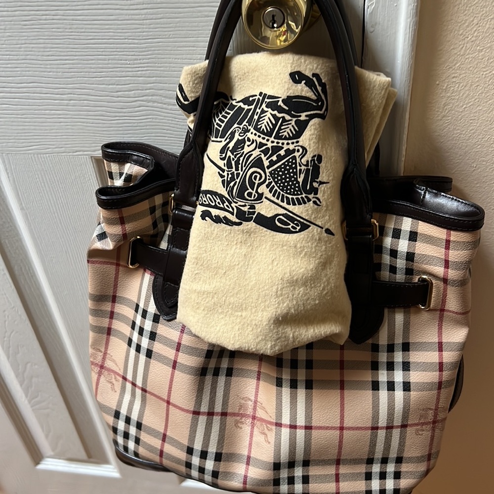 Burberry Tote bag with Sling Using good condition with dust bag - Picture 16 of 16